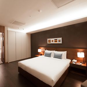 Super Deluxe One Bedroom Apartment